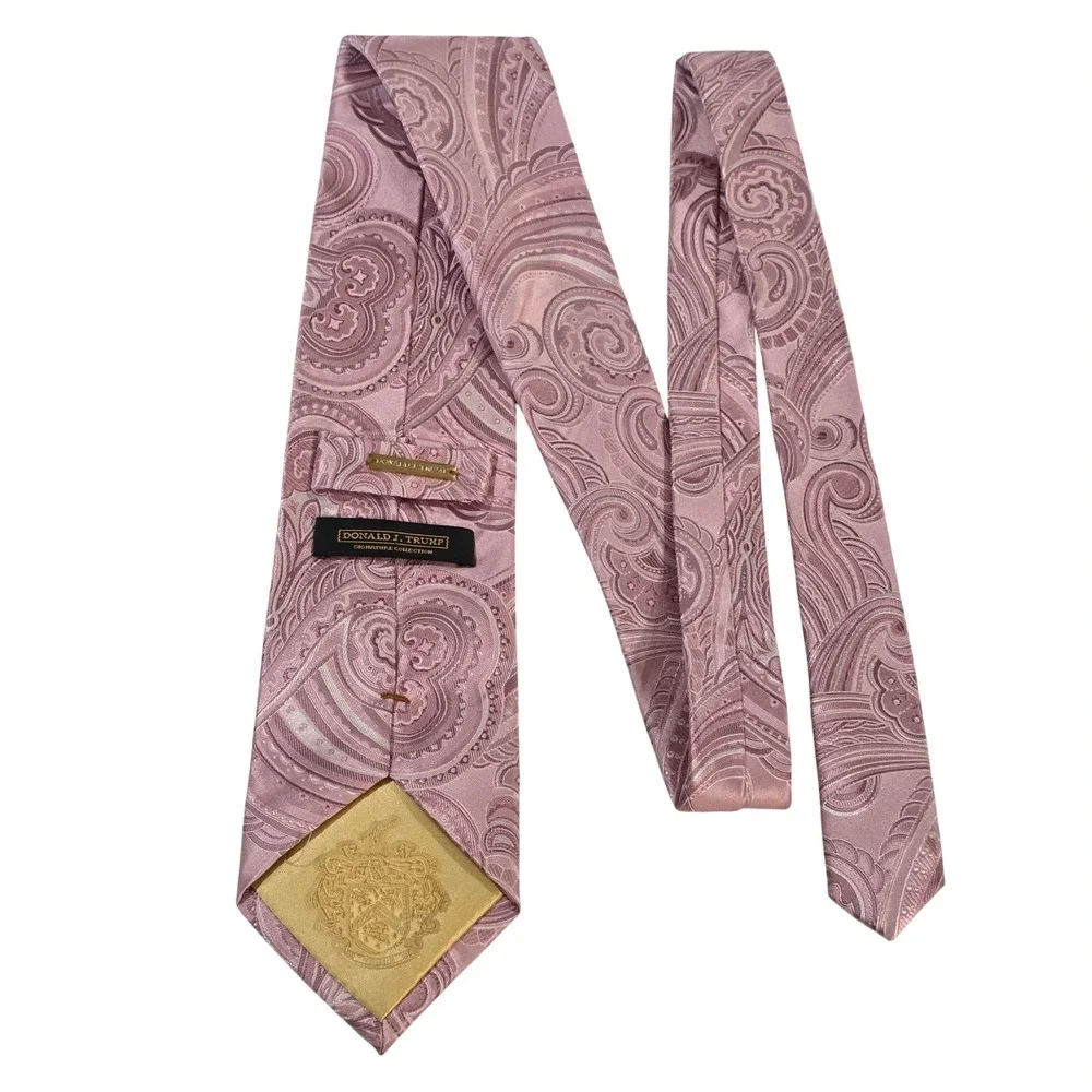 Donald J Trump Signature Collection Pink Paisley 100% Silk Mens Necktie RN121148